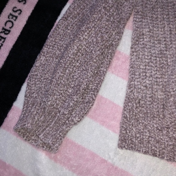 Off Shoulder Sweater - Picture 5 of 6